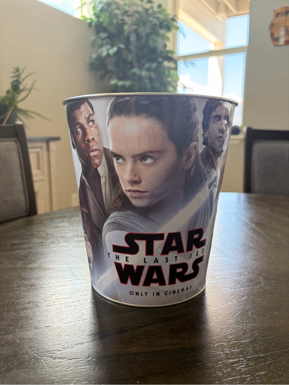 Star Wars the last Jedi popcorn tin